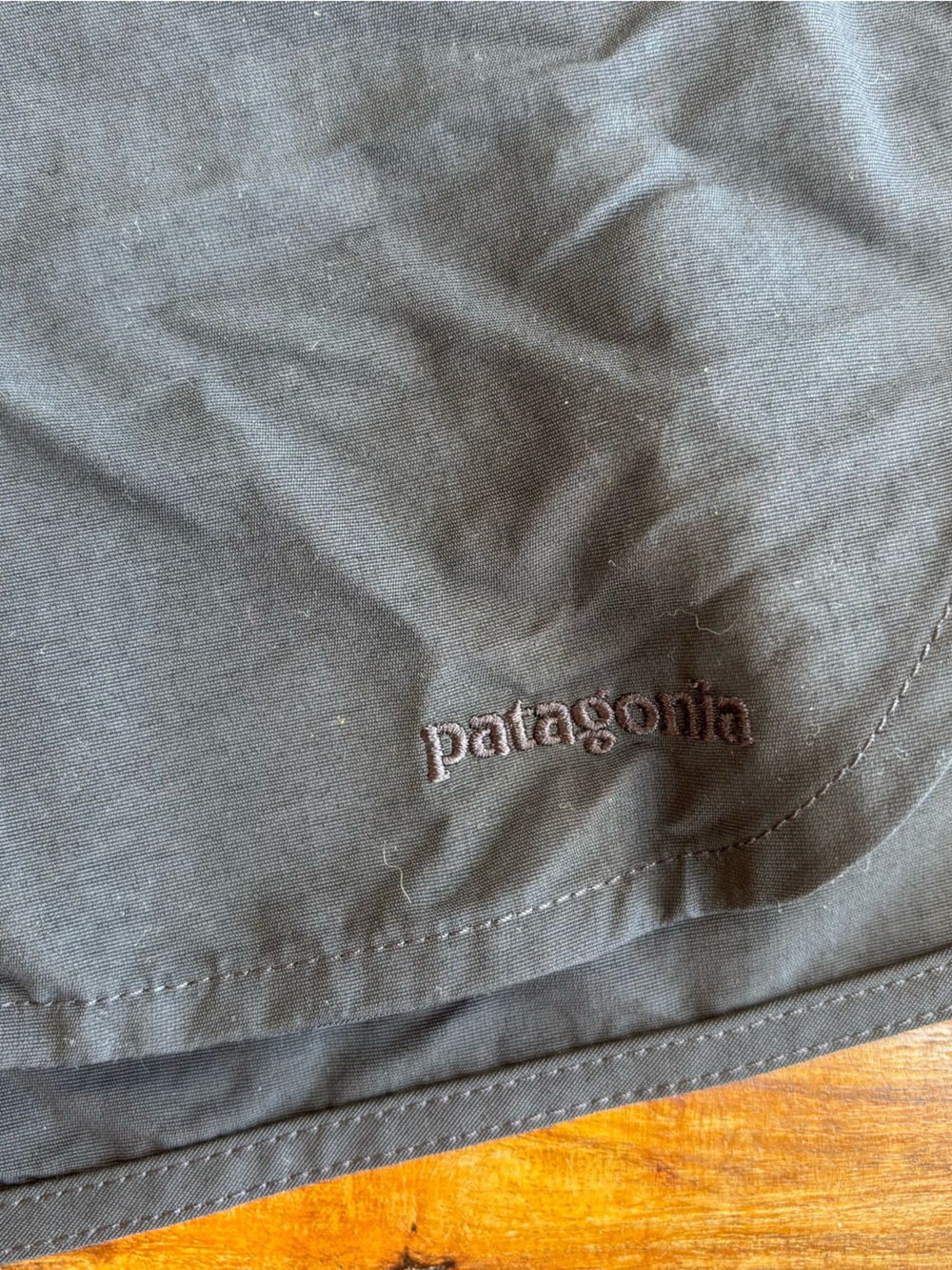 Patagonia olive green women’s board short - Picture 3 of 4